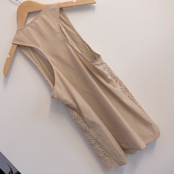 ROBBI & NICKI Latte Crochet Style Flowy Racerback Tank Small - Picture 2 of 6